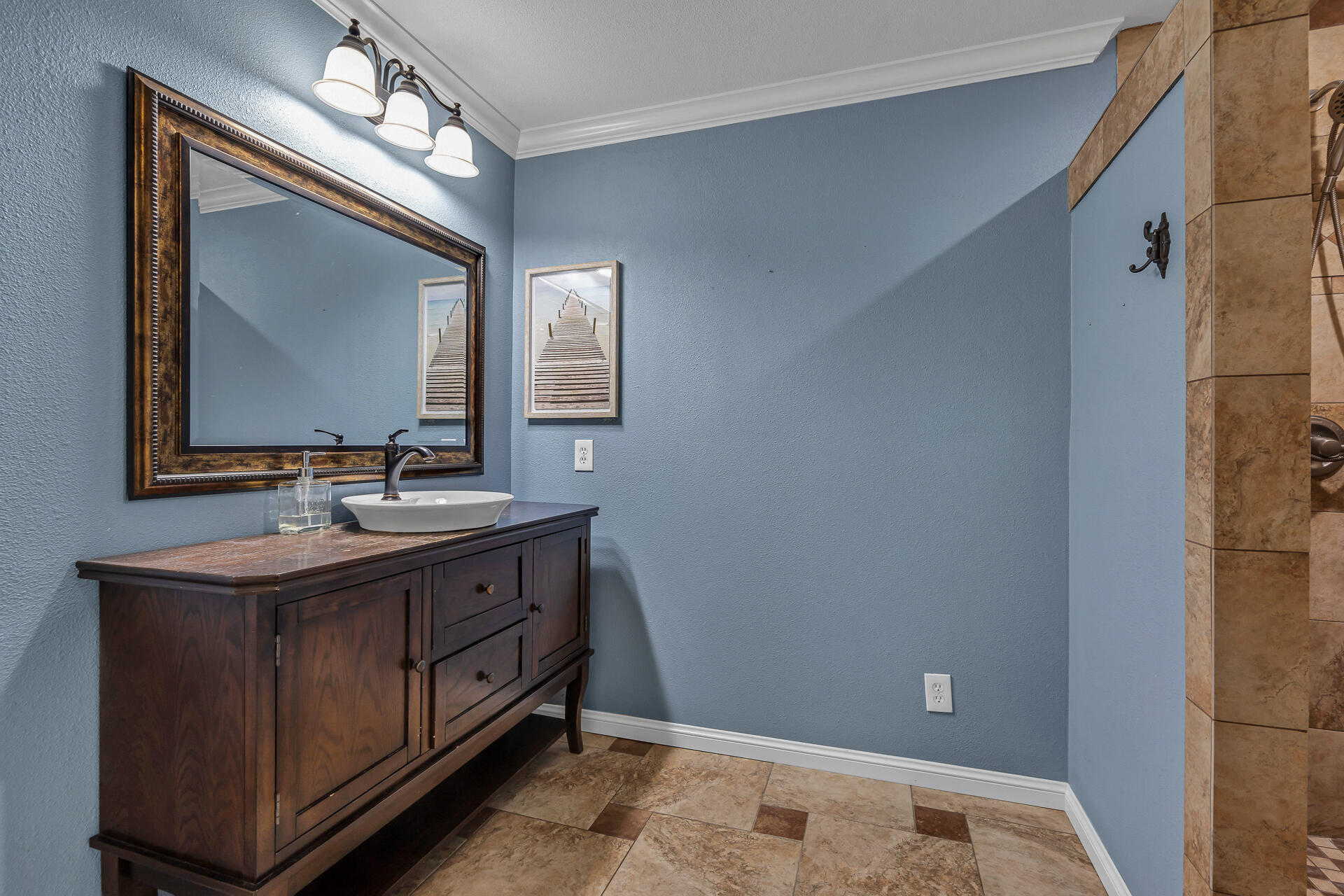 2010 Athens Avenue Redding, CA 96001 - Photo 18 of 40 2010AthensAvenue-35