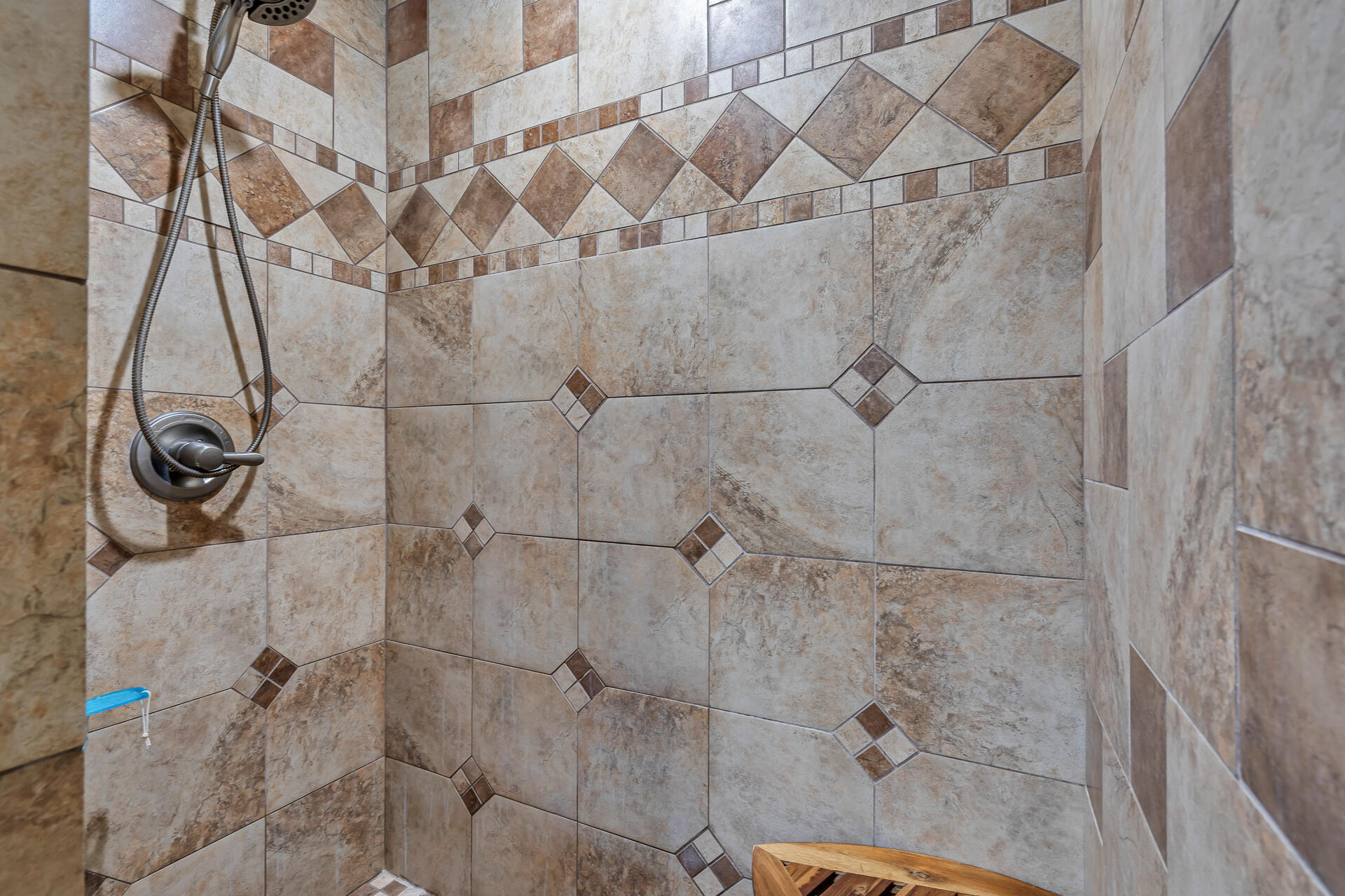 2010 Athens Avenue Redding, CA 96001 - Photo 19 of 40 2010AthensAvenue-37