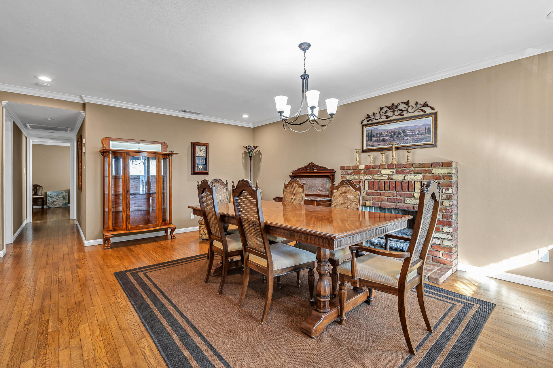 2010 Athens Avenue Redding, CA 96001 - Photo 4 of 40 2010AthensAvenue-18