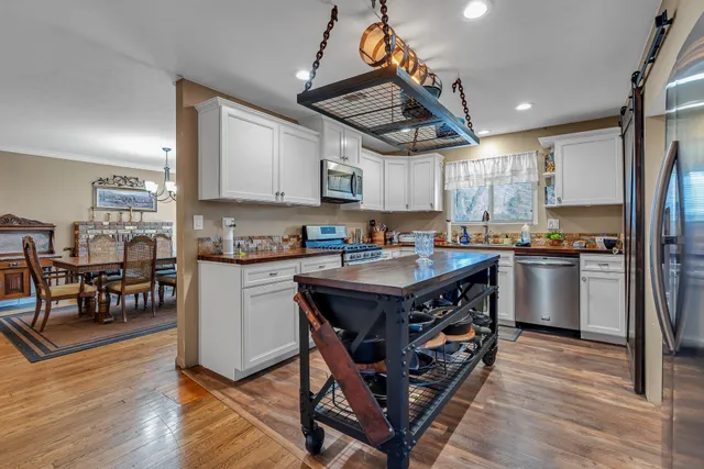 $399,000 | 2010 Athens Avenue, Redding, CA 96001