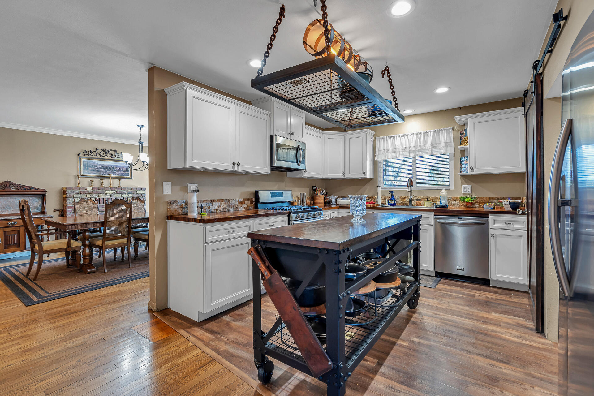 2010 Athens Avenue Redding, CA 96001 - Photo 7 of 40 2010AthensAvenue-24