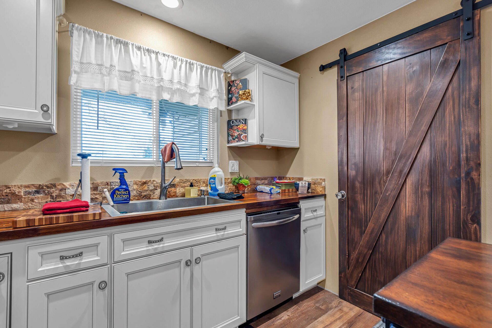 2010 Athens Avenue Redding, CA 96001 - Photo 9 of 40 2010AthensAvenue-26