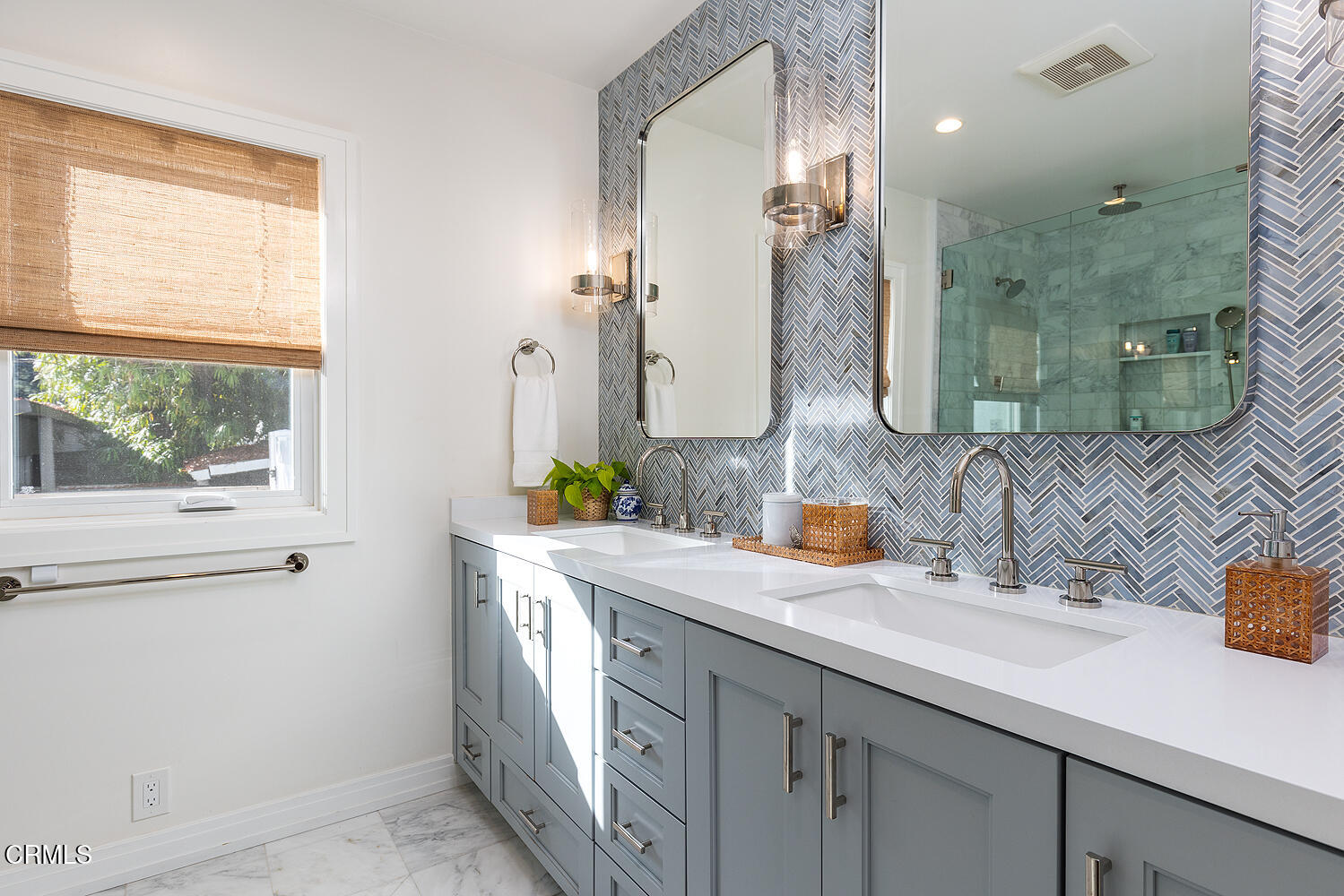 650 Westbridge Place Pasadena, CA 91105 - Photo 17 of 31 a bathroom with a sink and a mirror