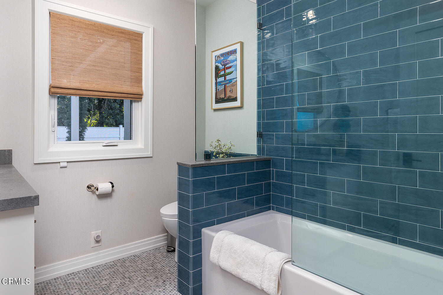 650 Westbridge Place Pasadena, CA 91105 - Photo 21 of 31 a bathroom with a bathtub