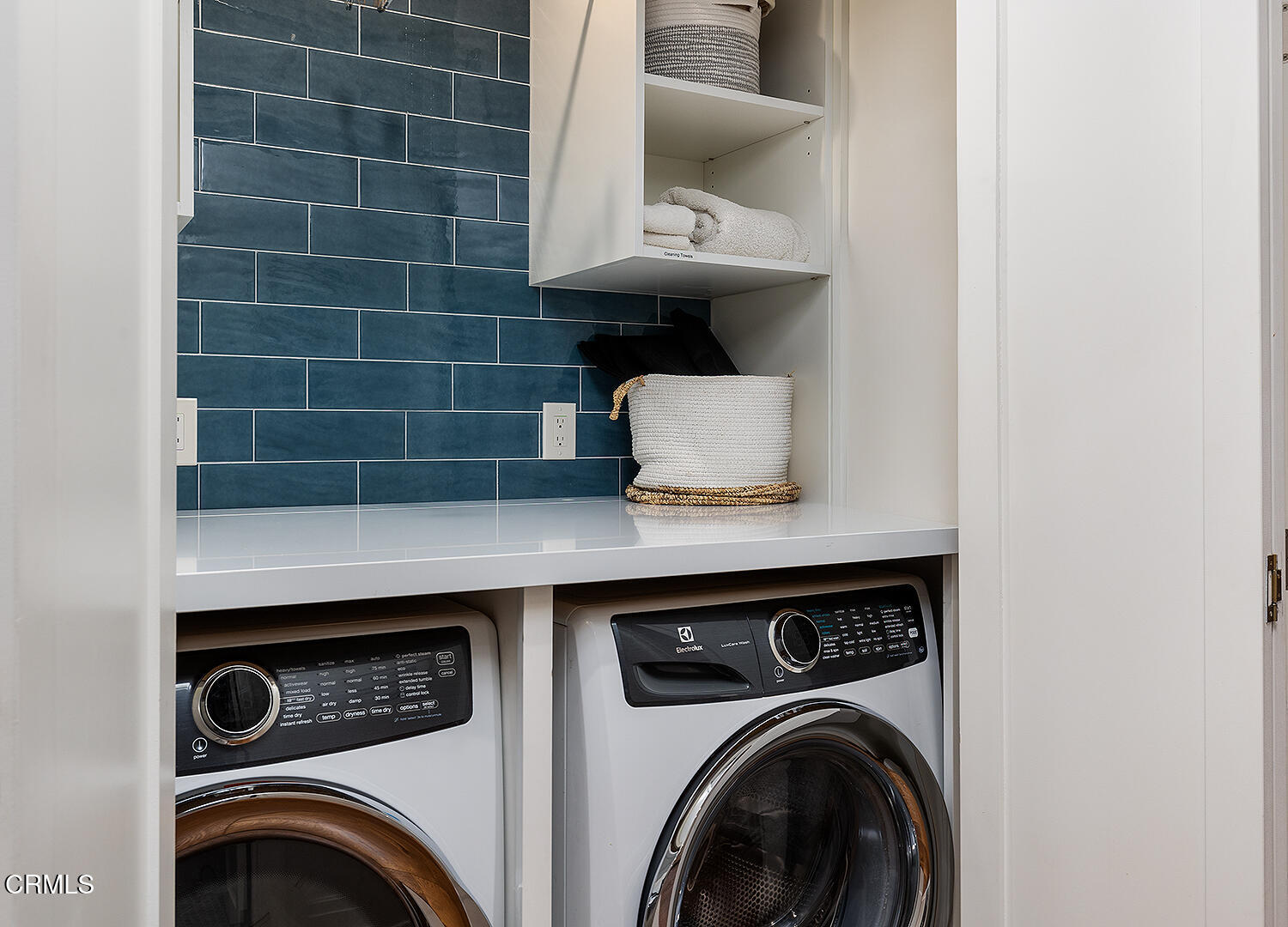 650 Westbridge Place Pasadena, CA 91105 - Photo 23 of 31 a view of washer and dryer in a utility room