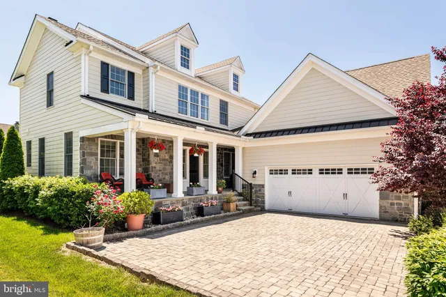a house view with a outdoor space