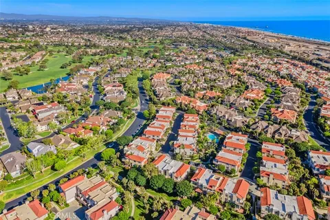$1,450,000 | 19275 Brooktrail Lane, Huntington Beach, CA 92648