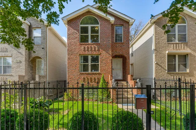 $300,000 | 6852 South Michigan Avenue, Chicago, IL 60637