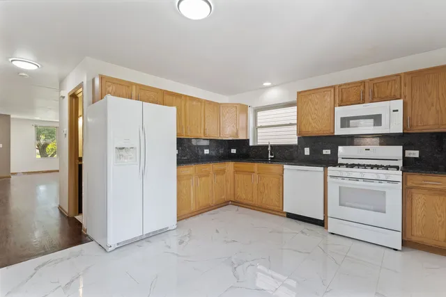 $300,000 | 6852 South Michigan Avenue, Chicago, IL 60637
