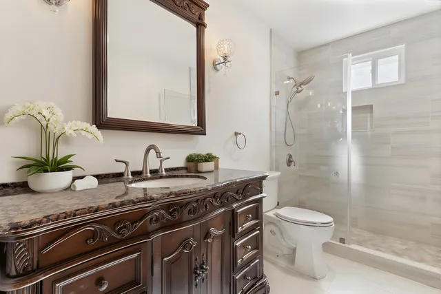 $300,000 | 6852 South Michigan Avenue, Chicago, IL 60637