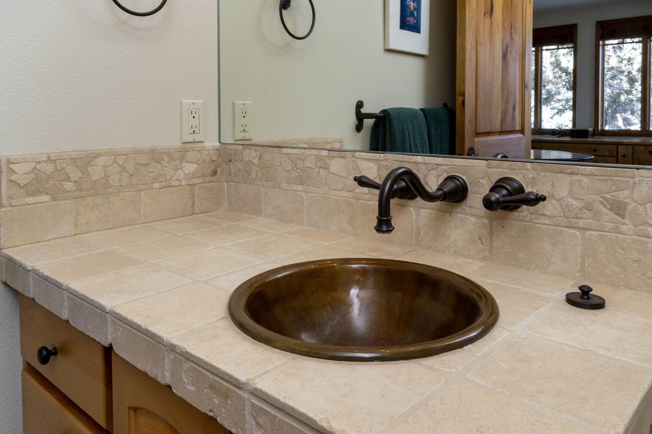 65520 Gerking Market Road Bend, OR 97703 - Photo 12 of 49 Office bath