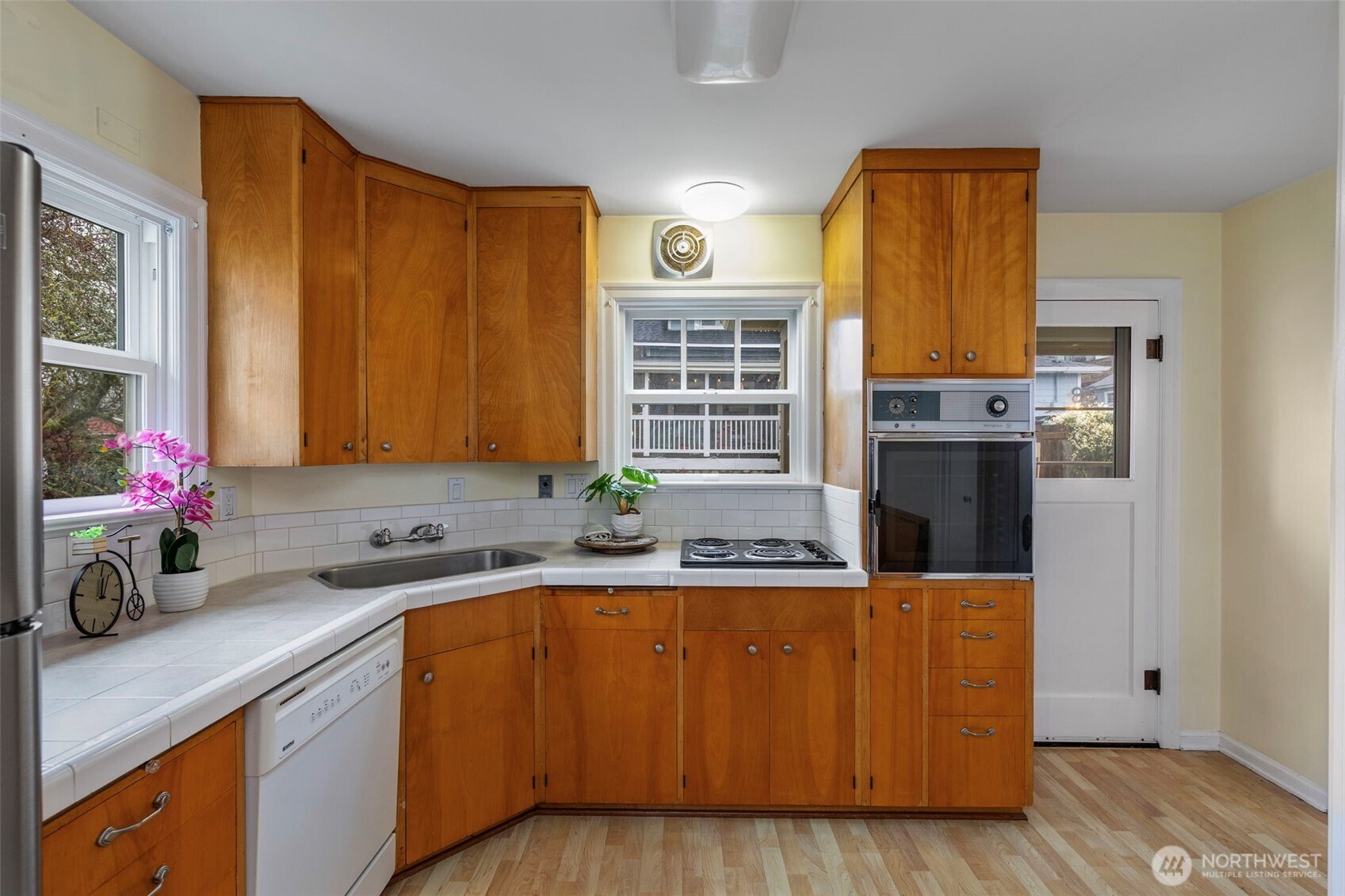 1142 Scott Avenue Bremerton, WA 98310 - Photo 11 of 38