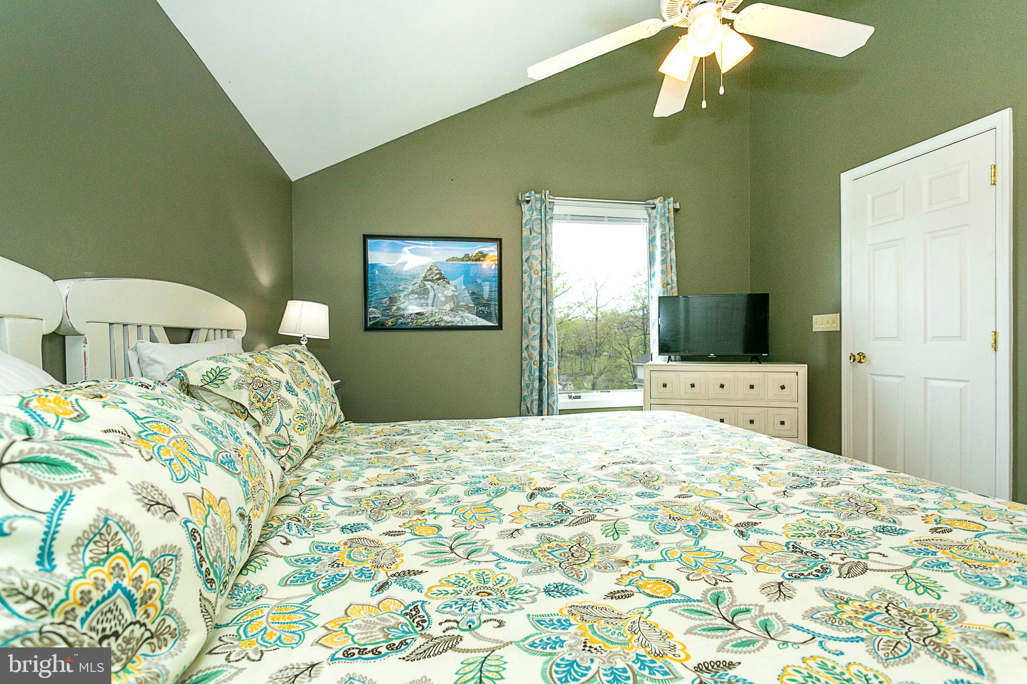 175 Roman Ridge Road, Unit 15 Oakland, MD 21550 - Photo 27 of 55 Upper level bedroom 1