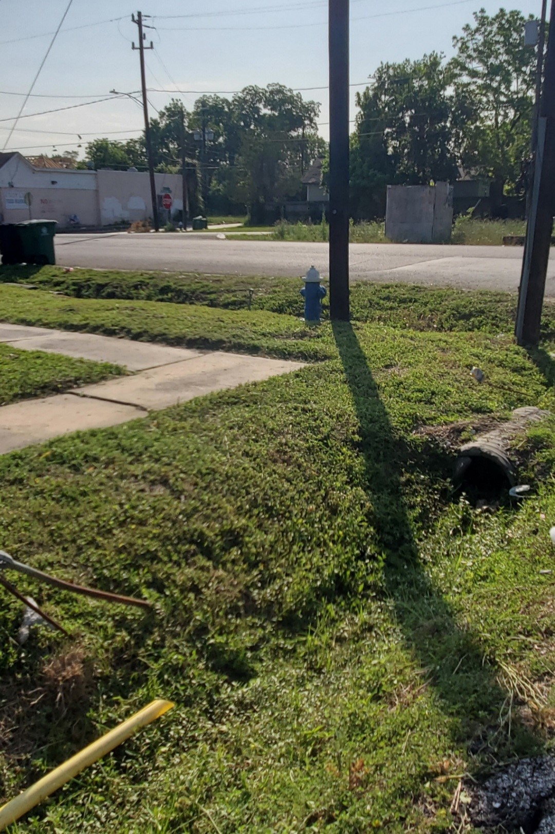 3014 Ennis Street Houston, TX 77004 - Photo 2 of 3 a view of a yard