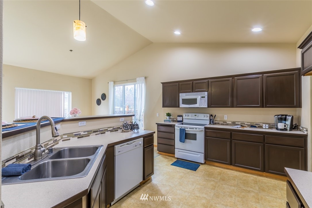 7253 Radius Loop Southeast Lacey, WA 98513 - Photo 10 of 25 Gallery Image 10