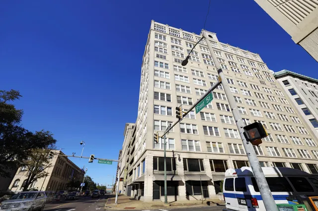 a view of building with lot of windows
