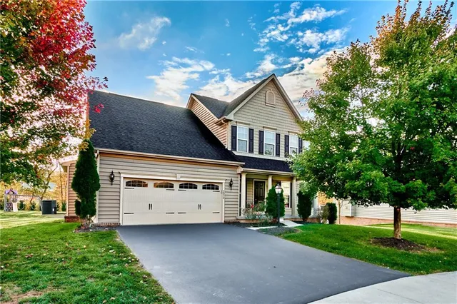a view of a house with a yard