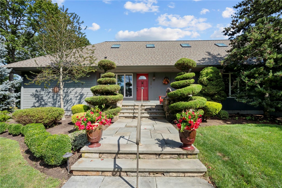 38 Beacon Avenue Warwick, RI 02889 - Photo 3 of 44