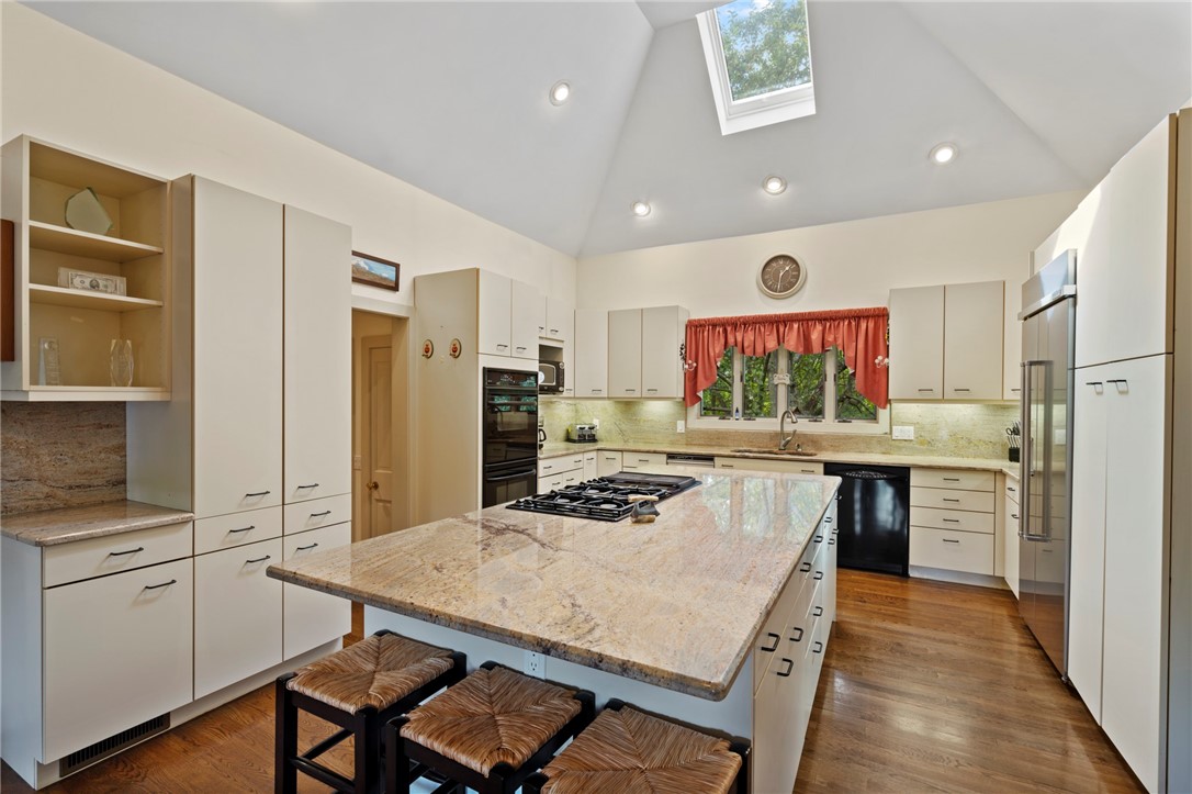 38 Beacon Avenue Warwick, RI 02889 - Photo 5 of 44