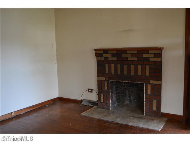 572 Prison Camp Road Dobson, NC 27017 - Photo 7 of 16 Living Room.