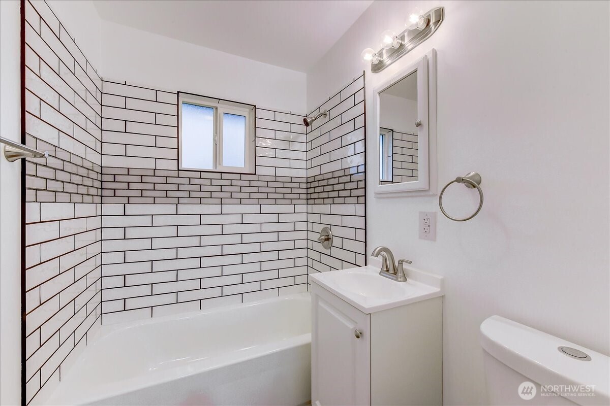 9320 31st Place Southwest Seattle, WA 98126 - Photo 14 of 25