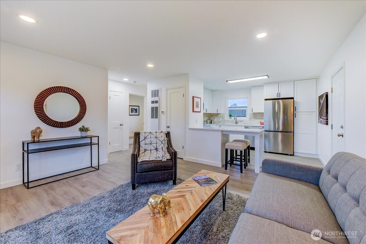 9320 31st Place Southwest Seattle, WA 98126 - Photo 3 of 25