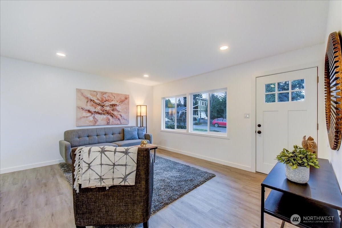 9320 31st Place Southwest Seattle, WA 98126 - Photo 4 of 25
