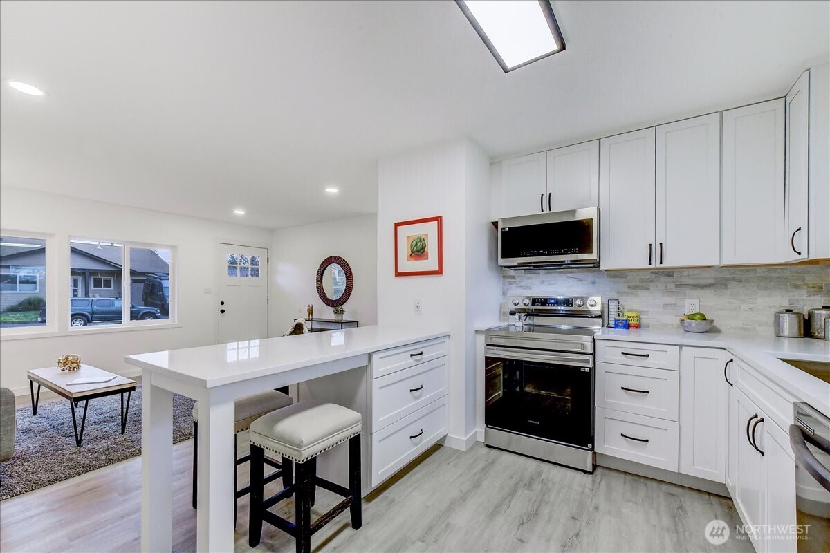 9320 31st Place Southwest Seattle, WA 98126 - Photo 7 of 25