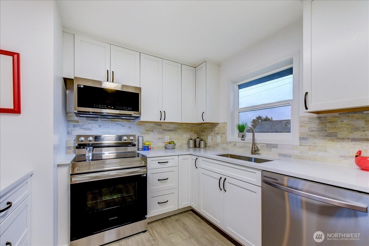 9320 31st Place Southwest Seattle, WA 98126 - Photo 8 of 25
