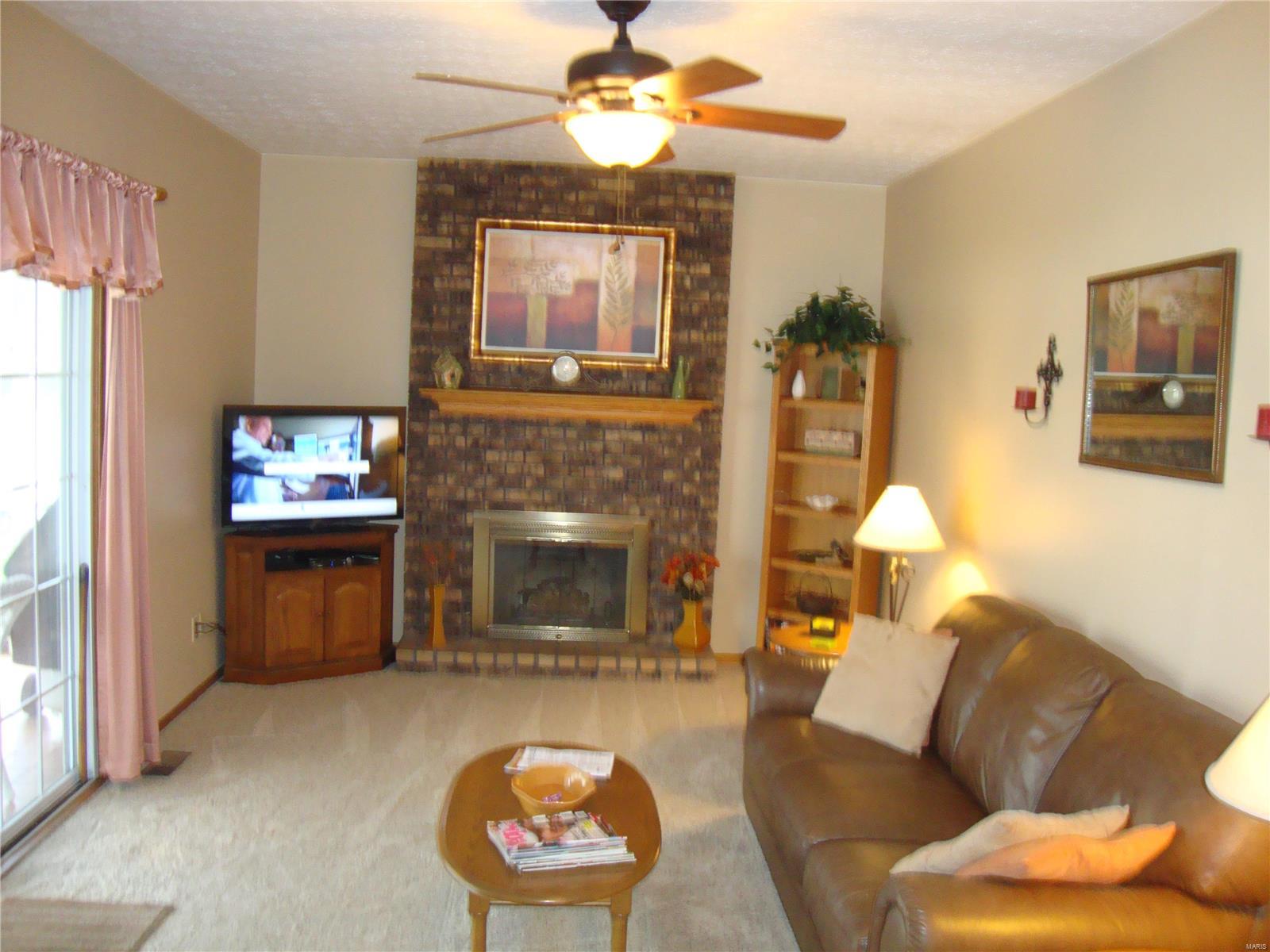 1968 Raintree Trail Collinsville, IL 62234 - Photo 3 of 20 Gallery Image 3