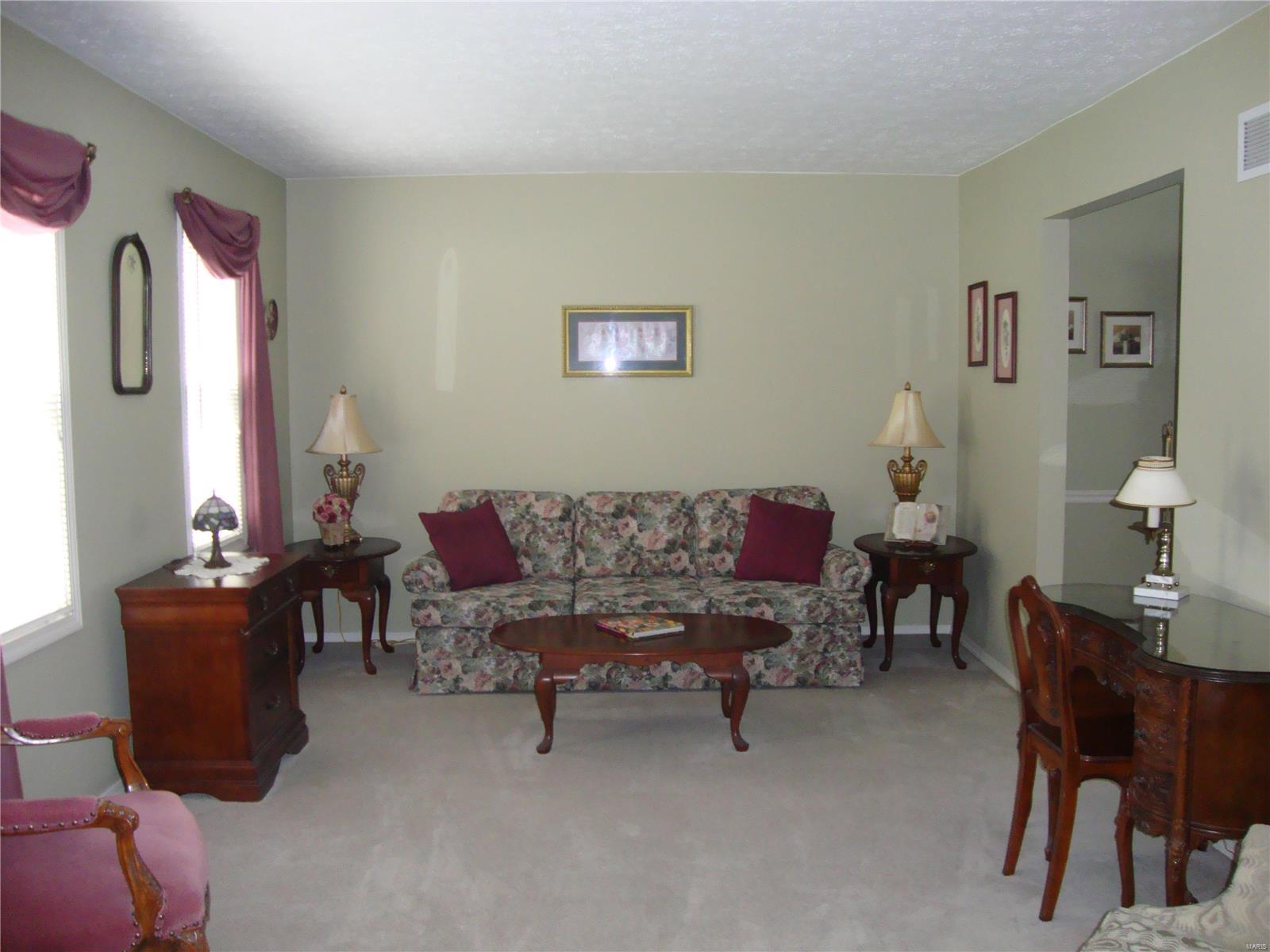 1968 Raintree Trail Collinsville, IL 62234 - Photo 4 of 20 Gallery Image 4