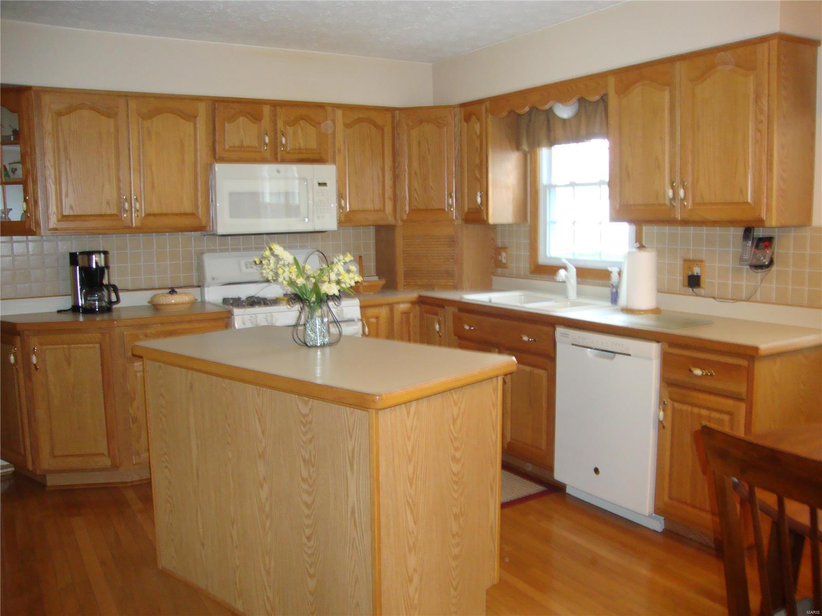 1968 Raintree Trail Collinsville, IL 62234 - Photo 5 of 20 Gallery Image 5