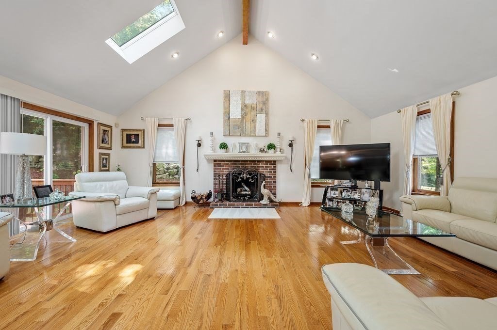 95 Anderson Road Marlborough, MA 01752 - Photo 3 of 42 Gallery Image 3
