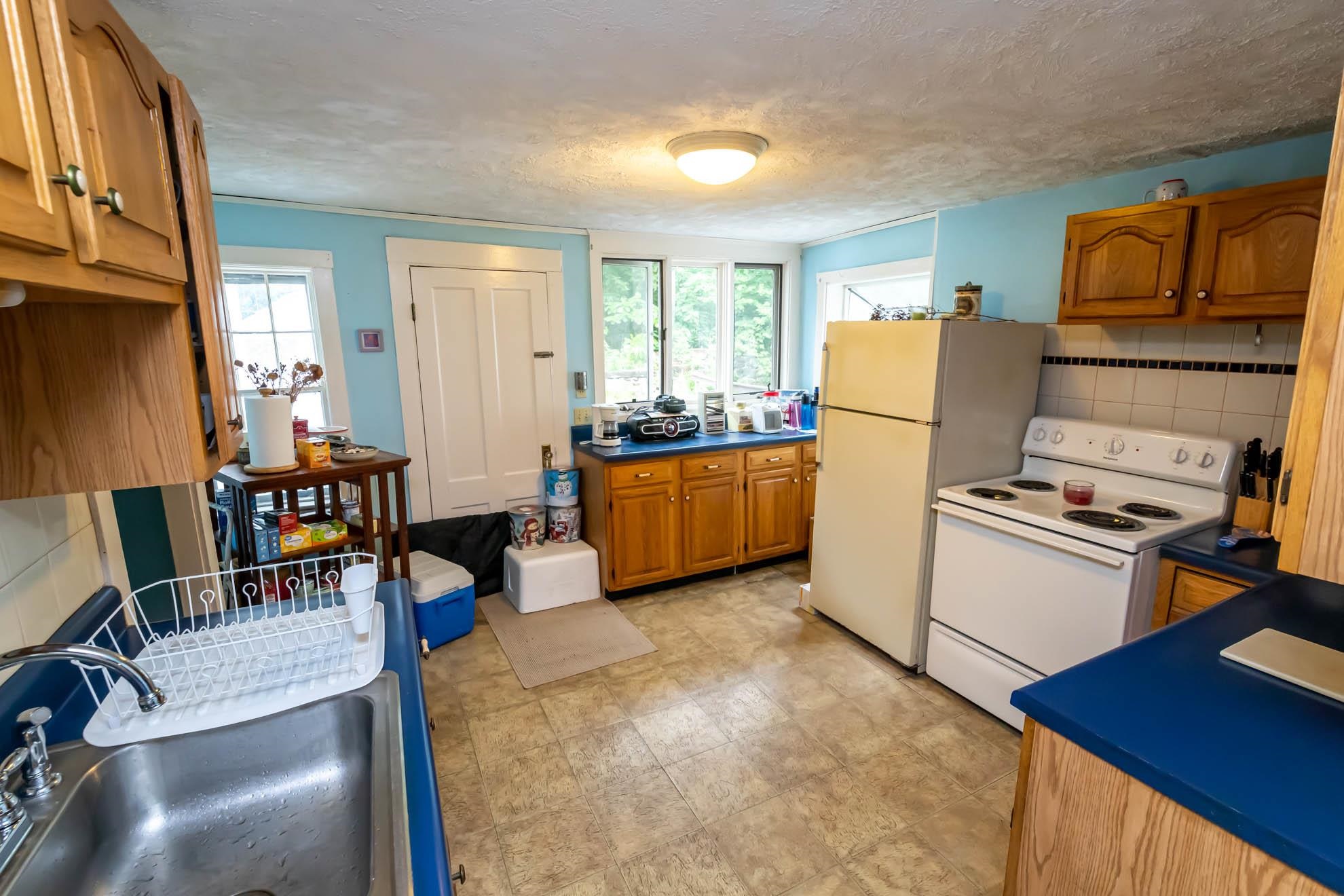 190 Deerfield Road Candia, NH 03034 - Photo 8 of 40