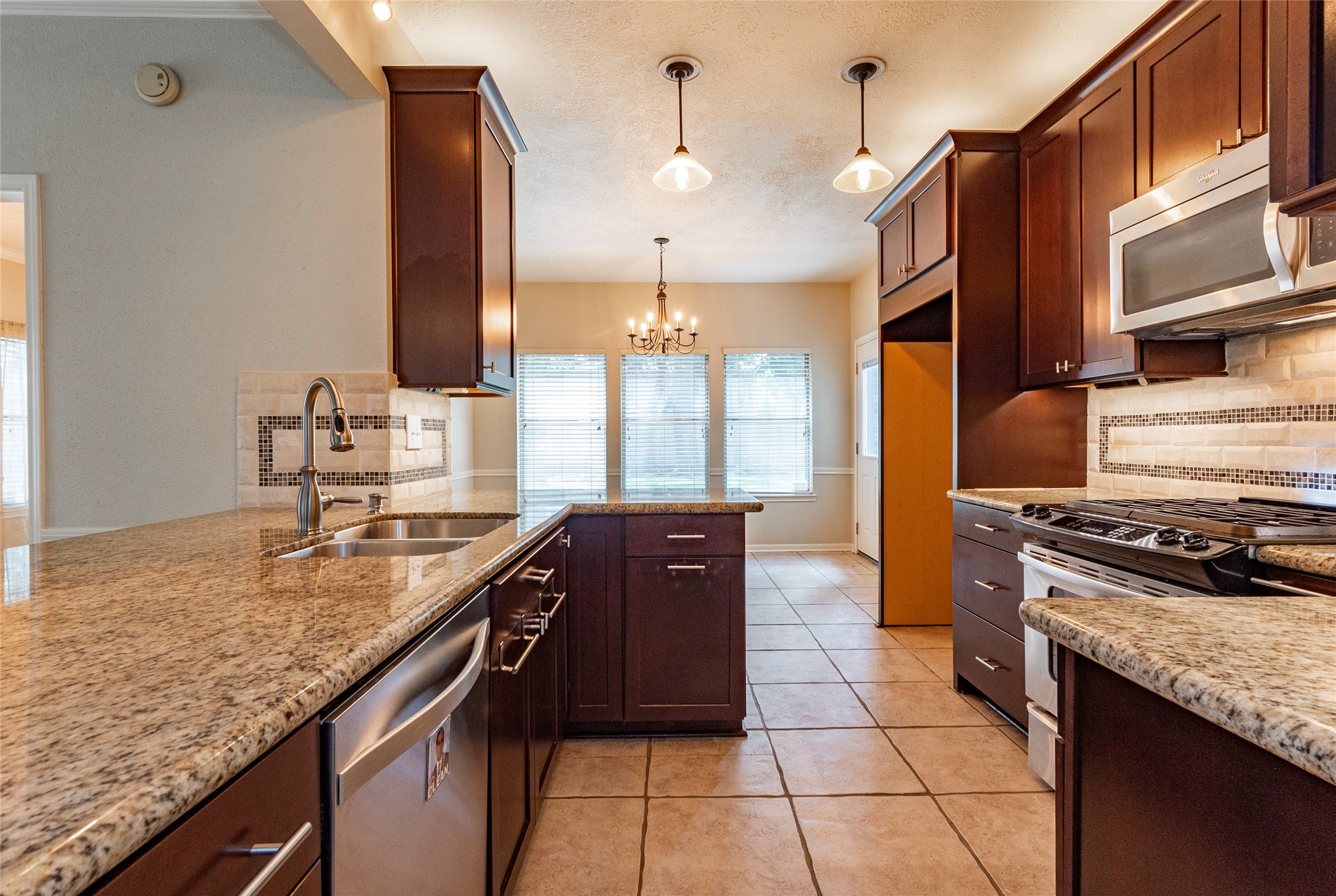 1227 Mabry Mill Road Houston, TX 77062 - Photo 12 of 39