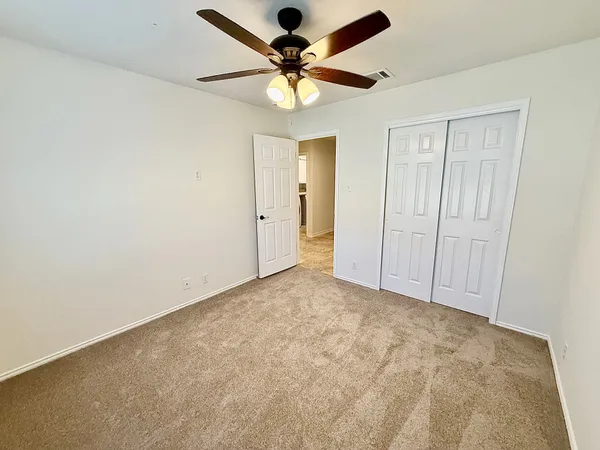 $2,100 | 133 Paige Bend, Hutto, TX 78634