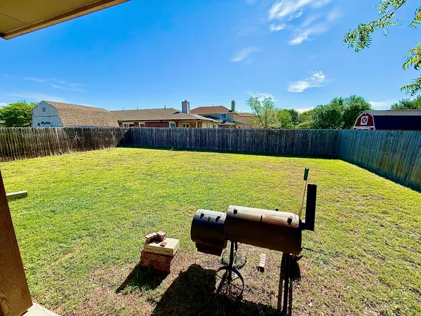$2,100 | 133 Paige Bend, Hutto, TX 78634