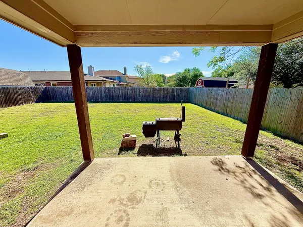 $2,100 | 133 Paige Bend, Hutto, TX 78634