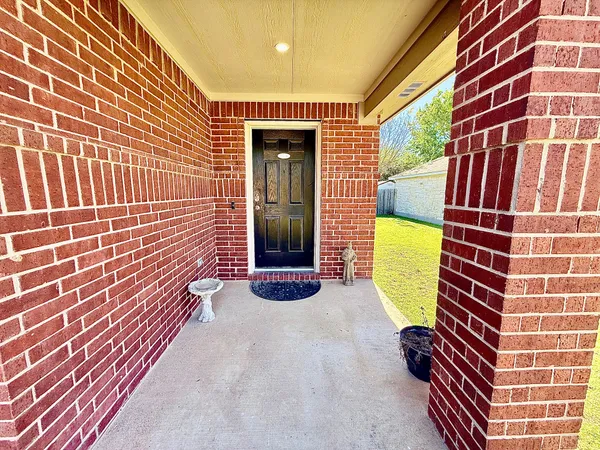 $2,100 | 133 Paige Bend, Hutto, TX 78634