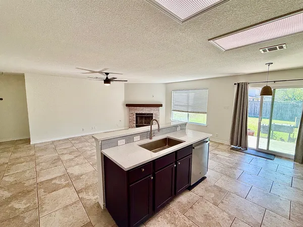 $2,100 | 133 Paige Bend, Hutto, TX 78634