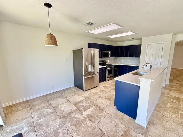 $2,100 | 133 Paige Bend, Hutto, TX 78634