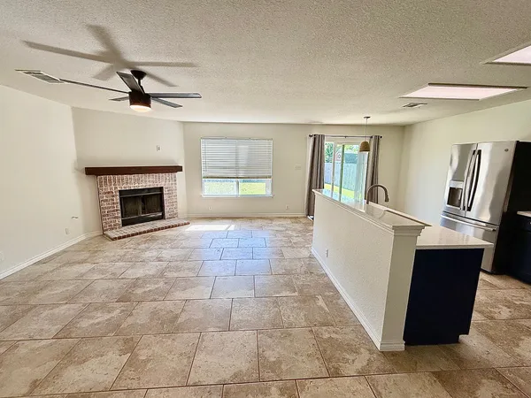 $2,100 | 133 Paige Bend, Hutto, TX 78634