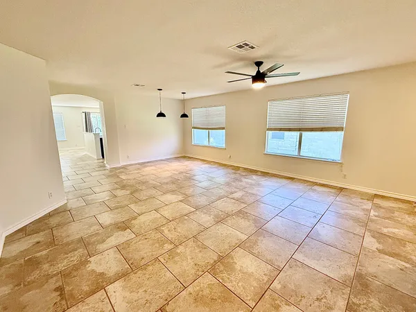 $2,100 | 133 Paige Bend, Hutto, TX 78634