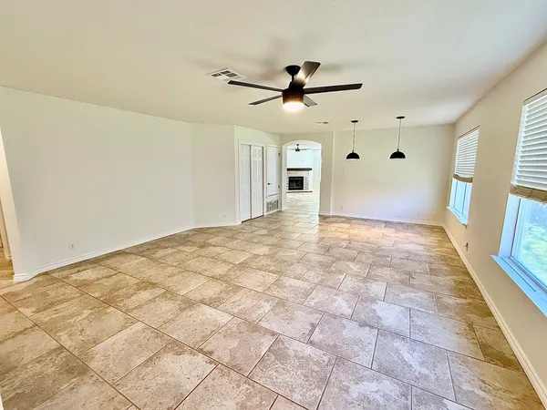 $2,100 | 133 Paige Bend, Hutto, TX 78634