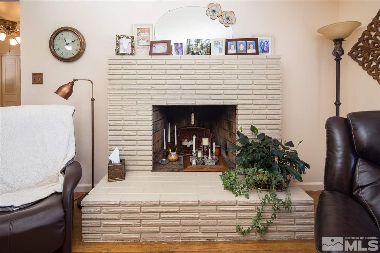 1665 Clemson Road Reno, NV 89502 - Photo 8 of 25 a view of a livingroom with furniture and entryway