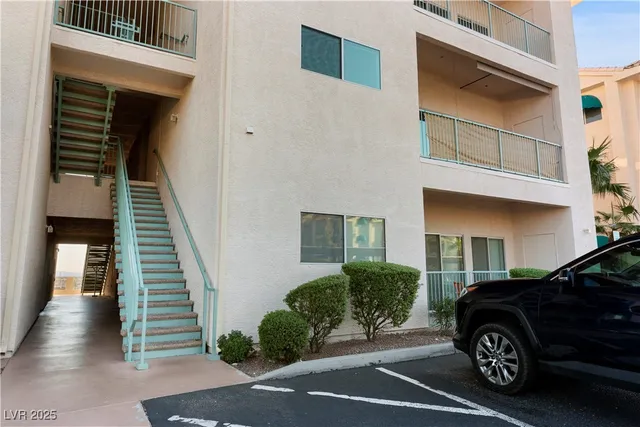 $154,900 | 3550 Bay Sands Drive, Unit 2080, Laughlin, NV 89029