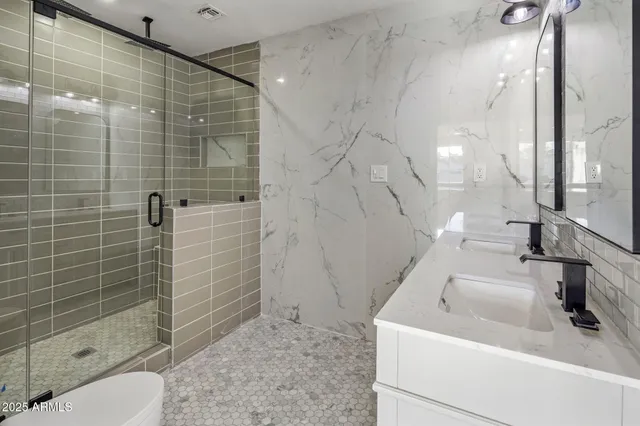 $675,000 | 2501 East Campbell Avenue, Phoenix, AZ 85016