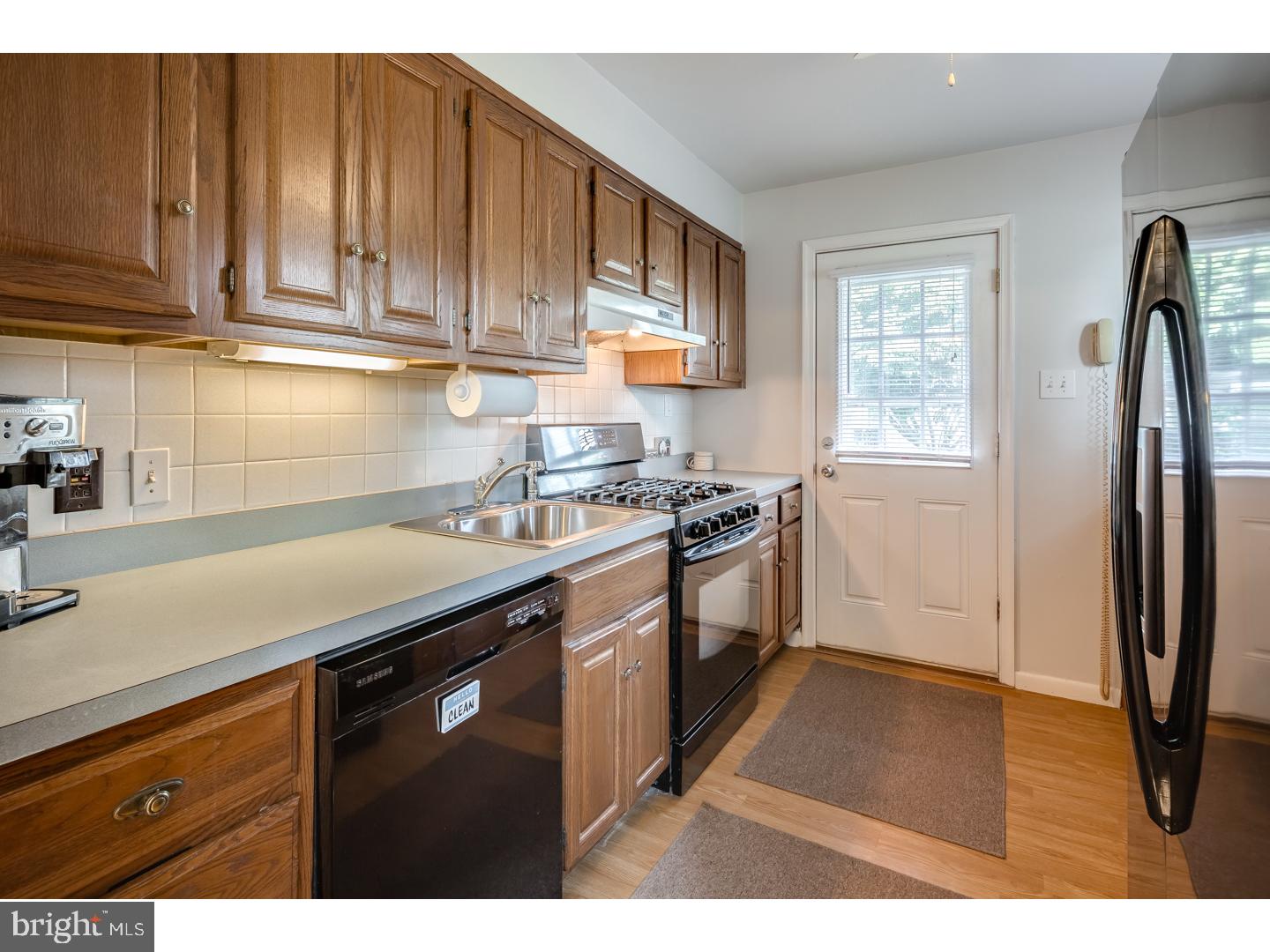 677 Spruce Road Warminster, PA 18974 - Photo 8 of 25 Kitchen