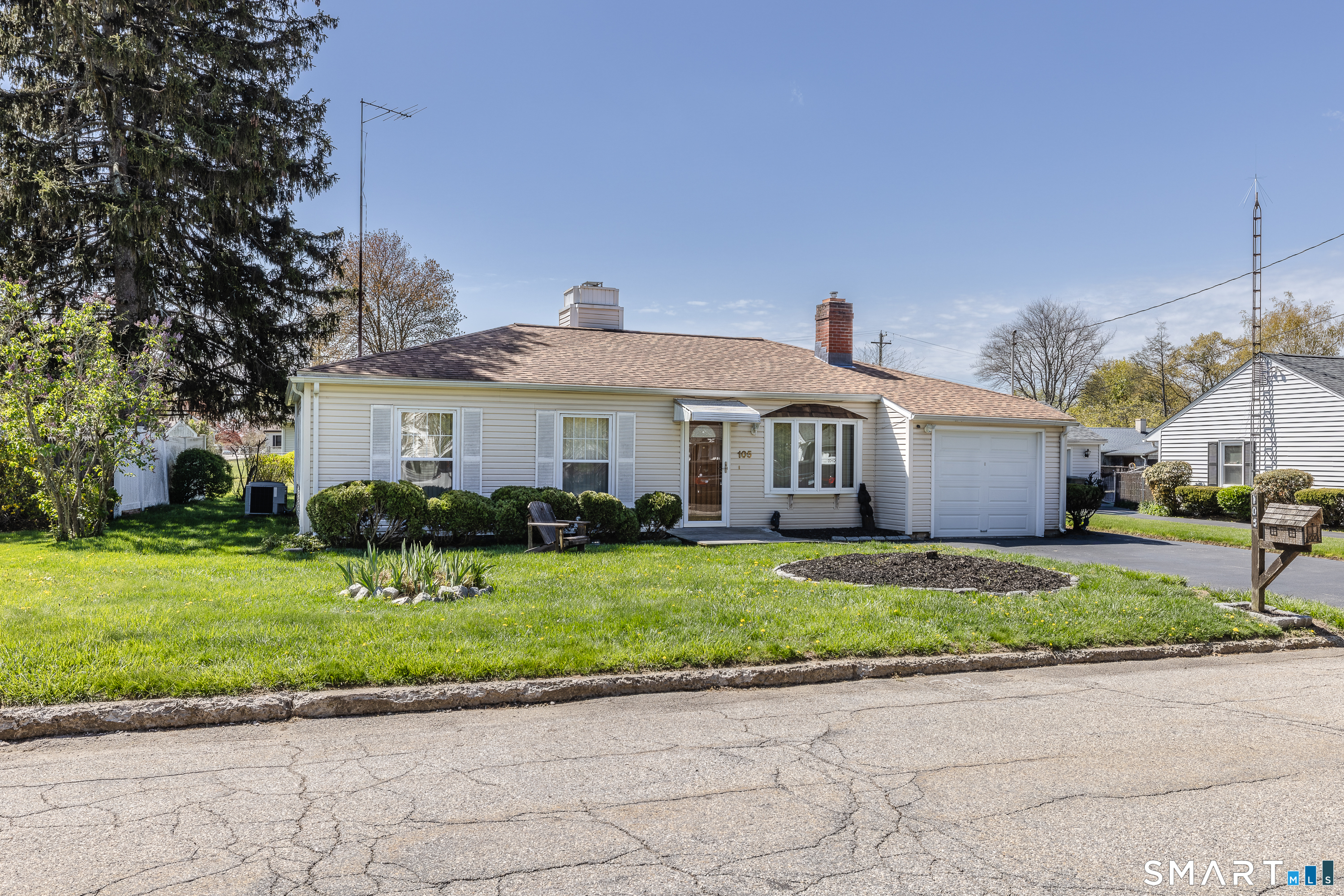 105 Bear Paw Road Bridgeport, CT 06606 - Photo 2 of 35