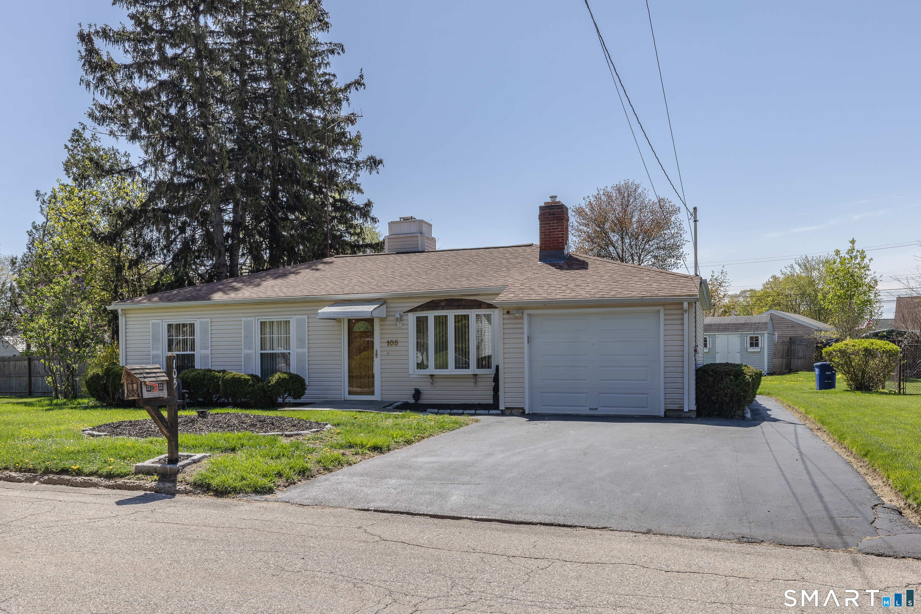 105 Bear Paw Road Bridgeport, CT 06606 - Photo 3 of 35